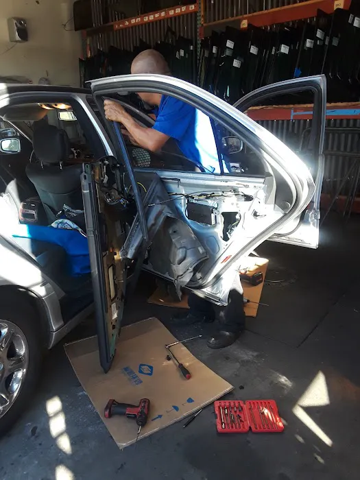 Low Price Auto Glass 2