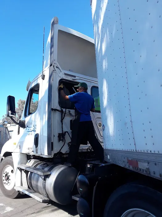 Low Price Auto Glass 1