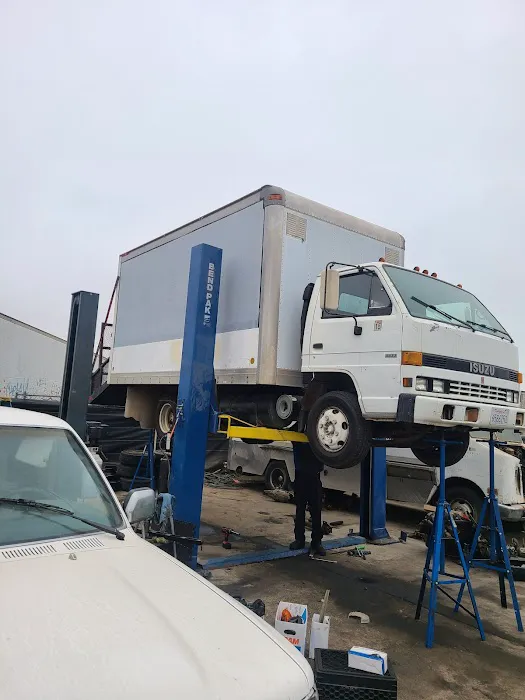 Geños Auto Repair 0
