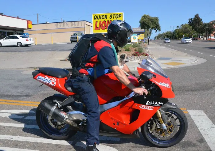 CHRISMOTO 8