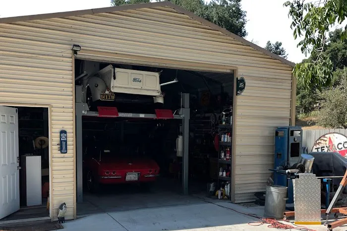 Fred's Vintage Auto Parts 0