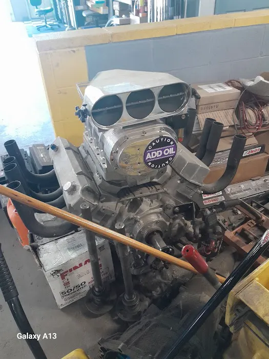 Lucky's Auto Service 9