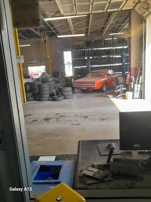 Lucky's Auto Service 8
