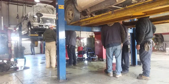 Hullett's Tire, Lube & Towing 7