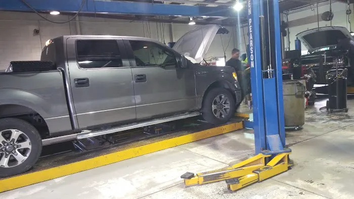 Hullett's Tire, Lube & Towing 9