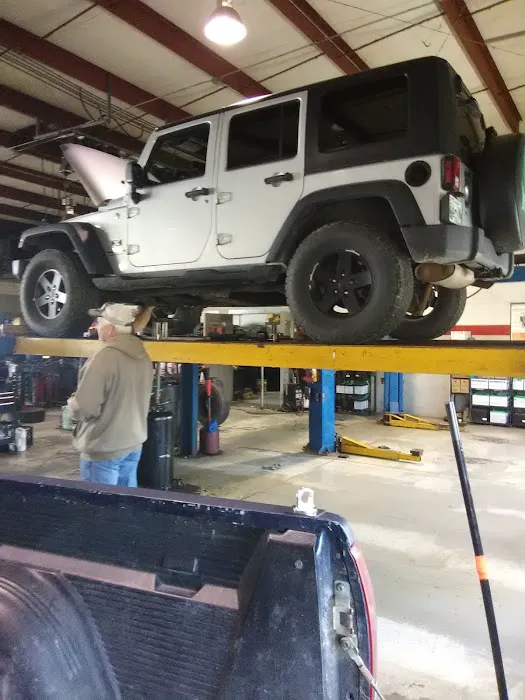 Hullett's Tire, Lube & Towing 1