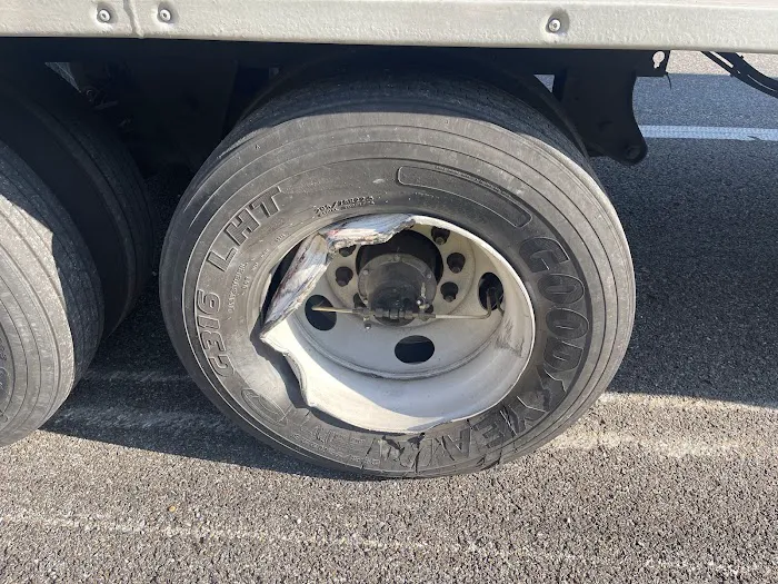 Truck & tire MANZ REPAIR 6