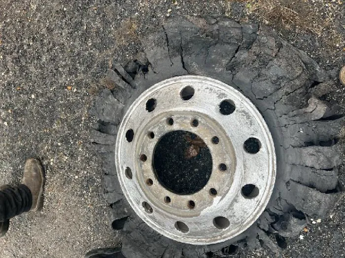 Truck & tire MANZ REPAIR 5
