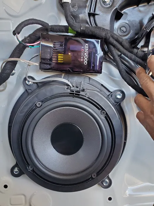 RAY'S CAR AUDIO 0