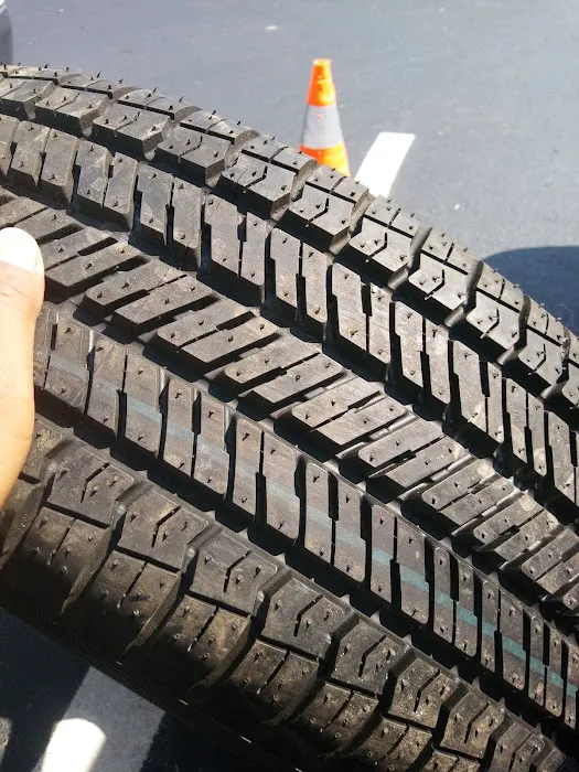 Hernandez New & Used Tires / Llantas Nuevas Y Usadas 4