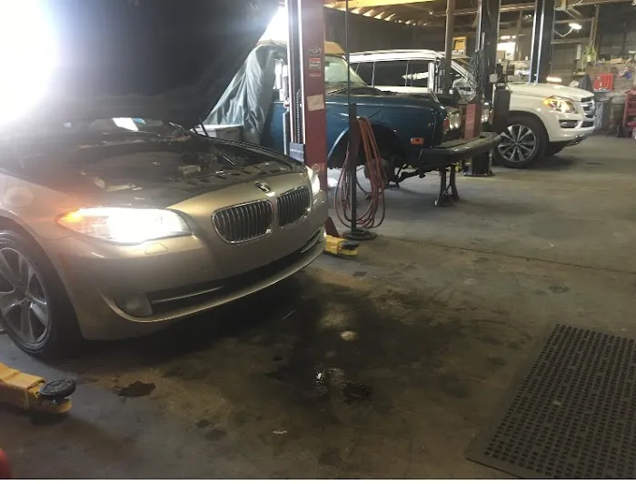 R & R Automotive 0