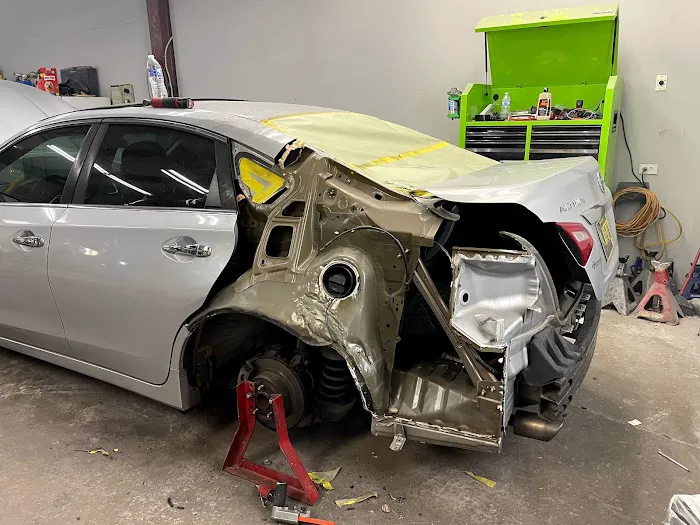 A & R Auto Body 4