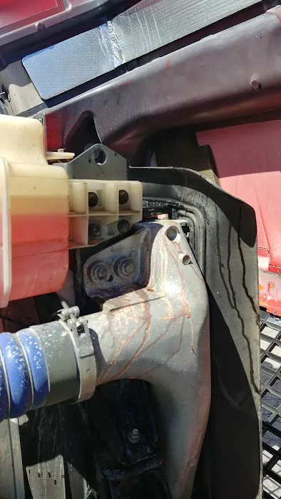 Truck & Trailer Repair & Lube Service 2