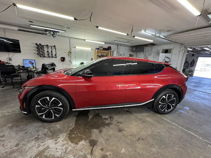 Tint Palace & Auto Glass Llc 0