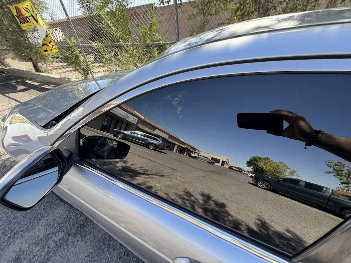 Tint Palace & Auto Glass Llc 4