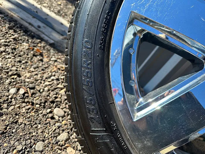 El Centenario tire shop 3