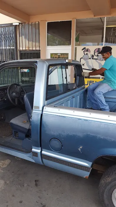 Ruiz Auto Glass 1