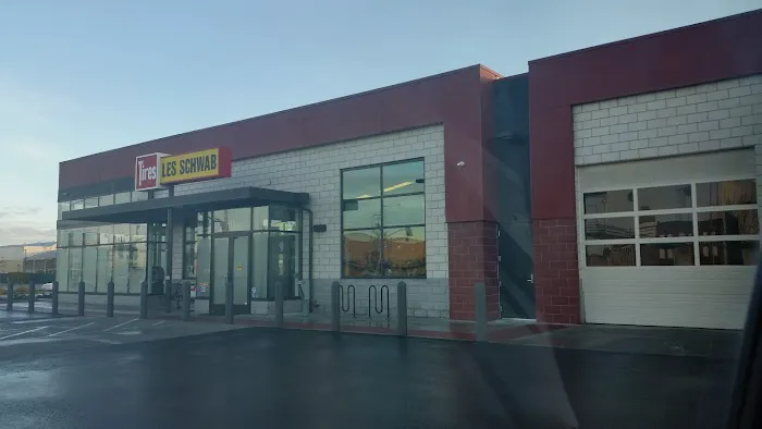 Les Schwab Tire Center 3