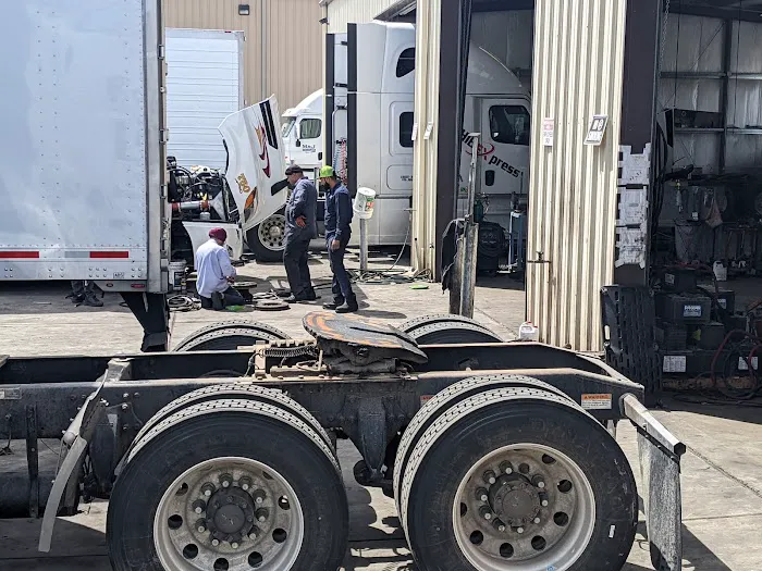 R & R Truck & Trailer Repair 3