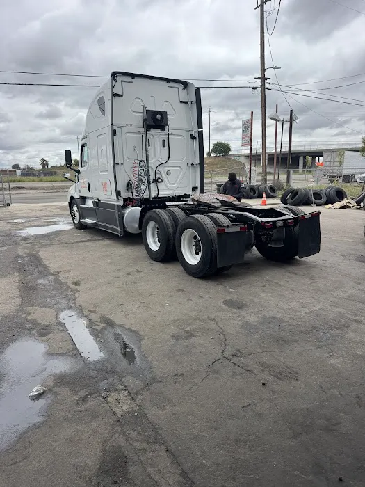 AKM Truck Lube & Tires inc 0