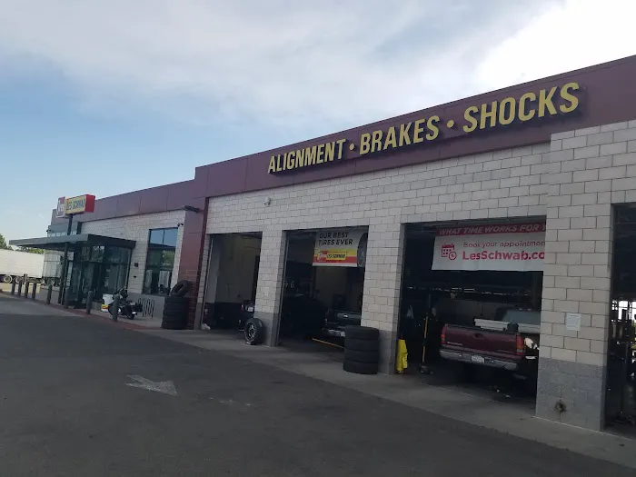 Les Schwab Tire Center 3