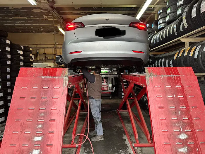 Camacho Tires 8