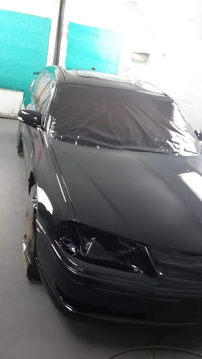 Gus' Body Shop 1