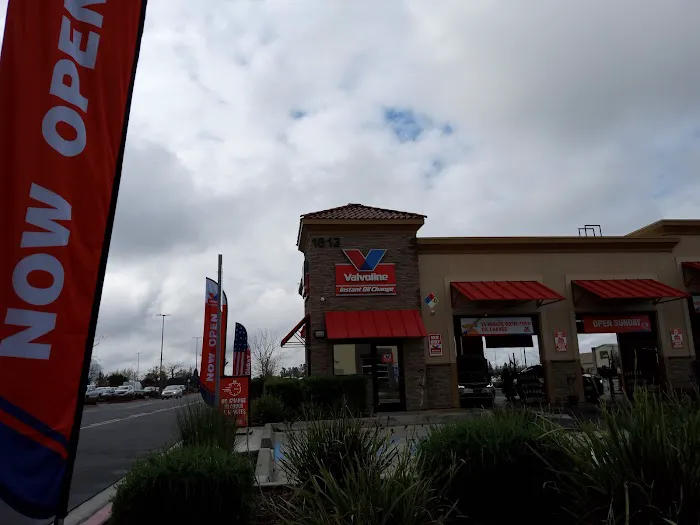 Valvoline Instant Oil Change 3