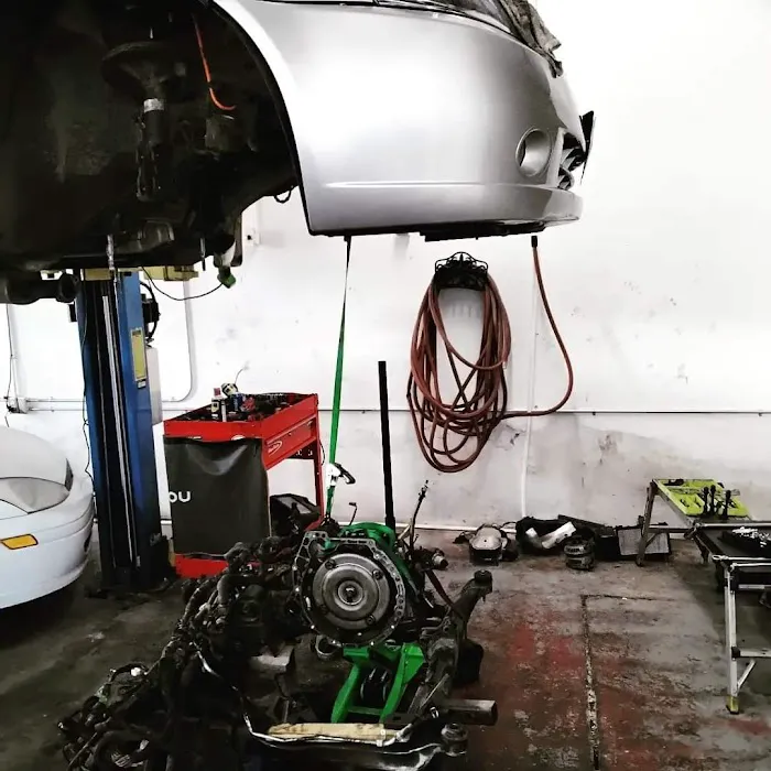Quarter Mile Smog and Auto Repair/Tires/Clean Truck Inspection 7