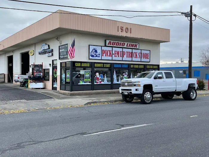 Pick-Em Up Truck Store of Tulare 0