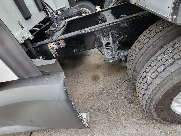 United Truck Service and Wash 5