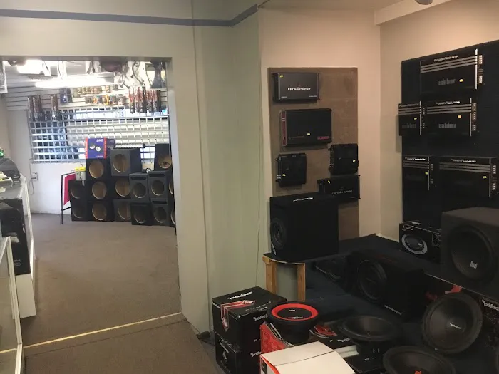 SR Car Audio 6