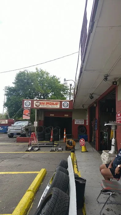 Moe's Tire Center 3 9