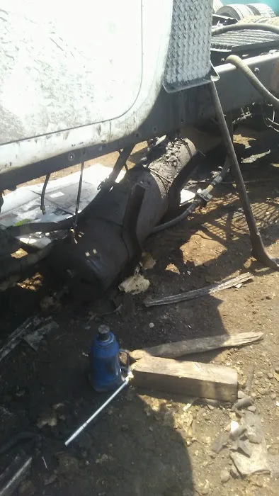 JR's Trucks and Parts 2