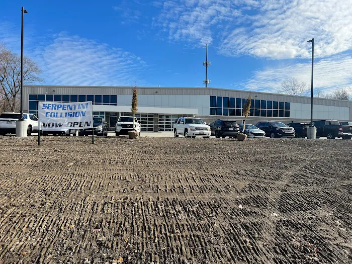 Serpentini Collision Center - Middleburg Heights 9