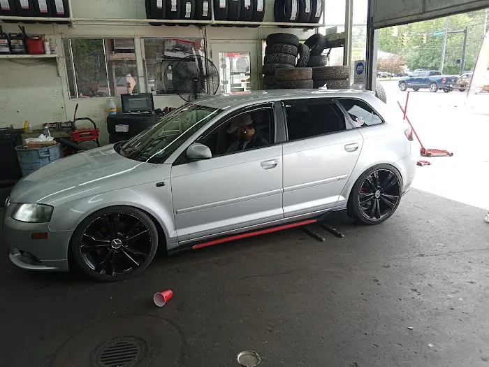 Moe’s Broadway Tire & Auto 2