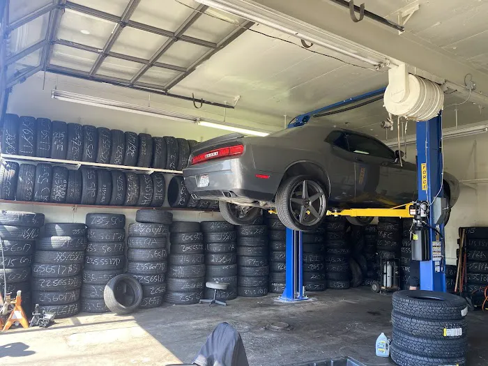 Moe’s Broadway Tire & Auto 3