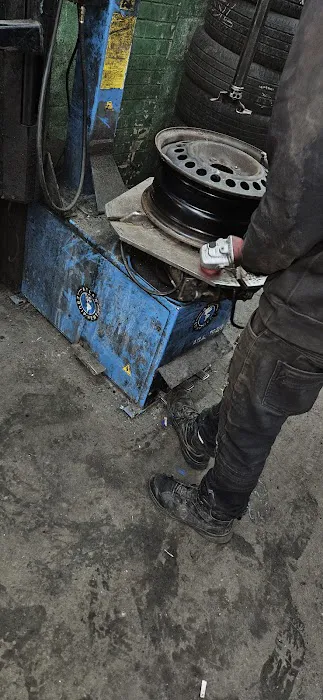 Broadway New and Used Tires 3