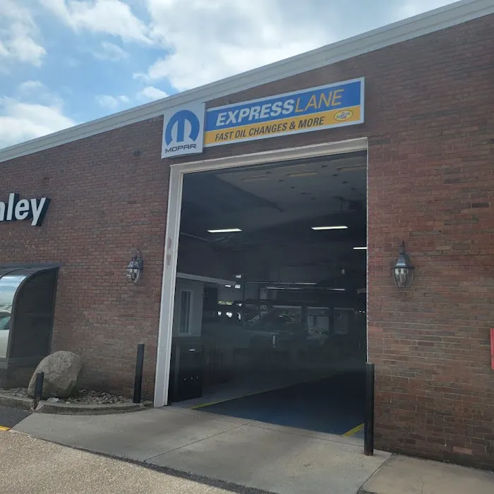 Ken Ganley Chrysler of Aurora Service 2
