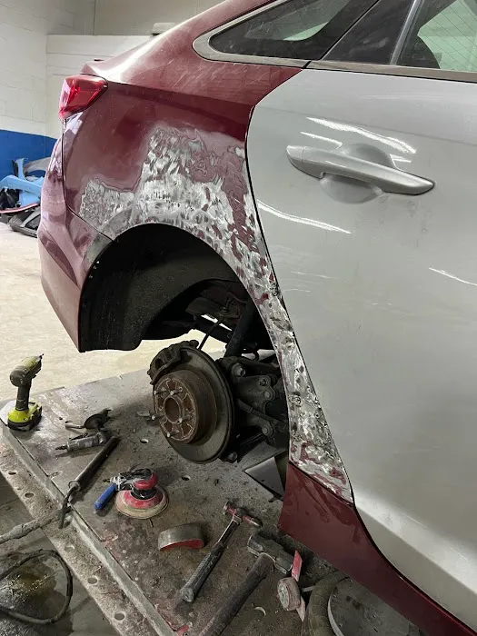 Modern Auto Body Shop 4