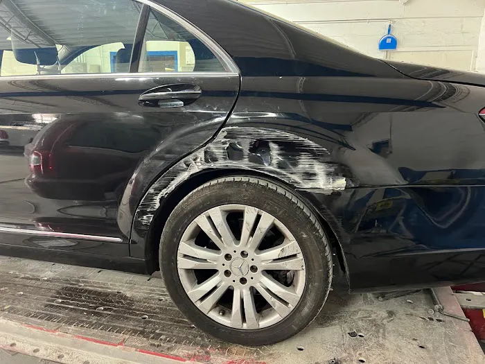 Modern Auto Body Shop 8