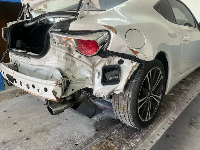 Modern Auto Body Shop 7