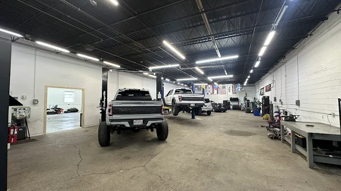 NEO Motorsport Garage 0
