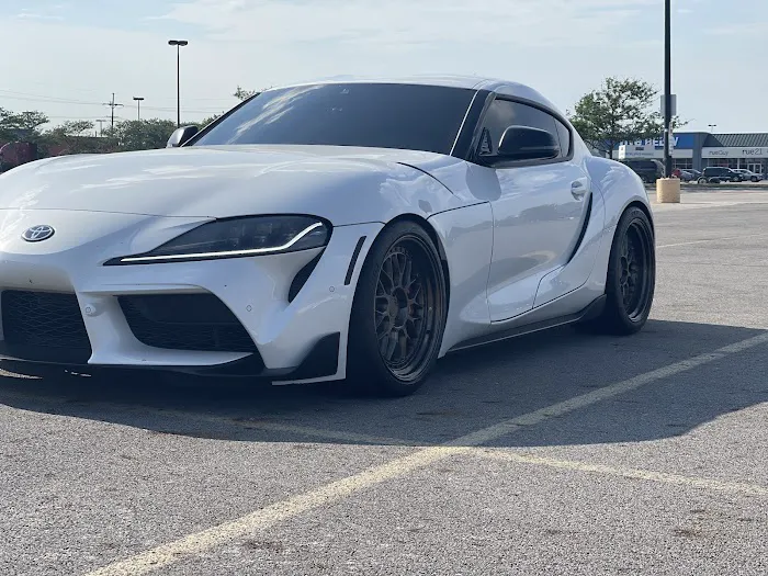 NEO Motorsport Garage 5