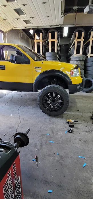 FLAT TIRE AUTO SERVICE 6