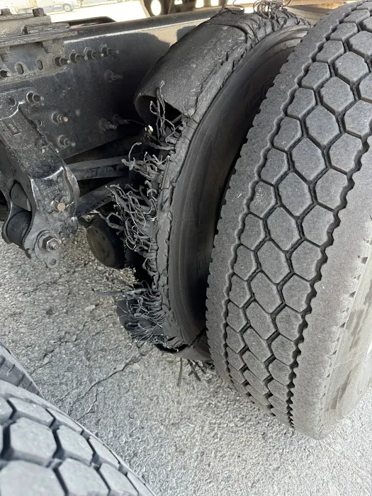 Mobile truck & trailer Repair service 3
