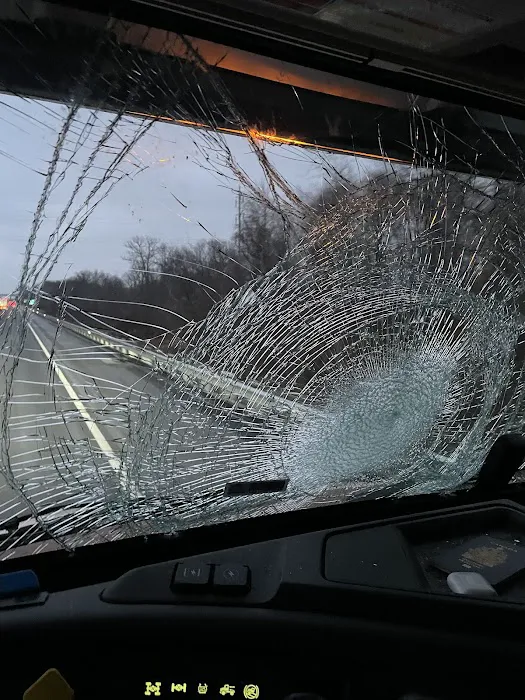 Red's Auto Glass 2