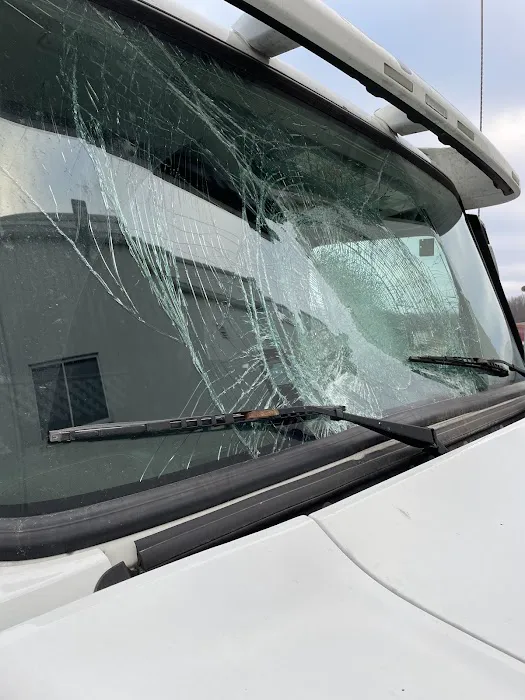 Red's Auto Glass 5