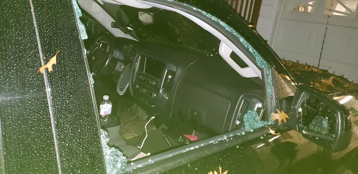Red's Auto Glass 4