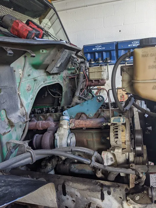 SOS DIESEL Commercial Truck Repair 4